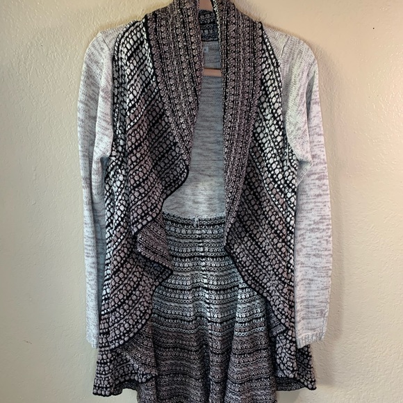 Sioni Sweaters - Sioni Boho Open front Waterfall Cardigan Size S